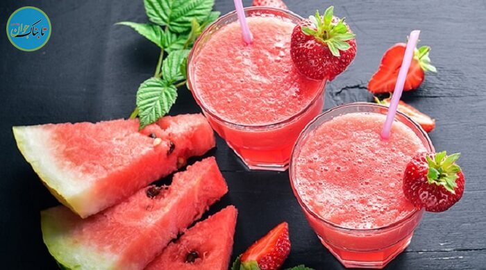 ۱۲ طرز تهیه اسموتی توت فرنگی ساده و ترکیبی مثل کافی شاپ اسموتی توت فرنگی با هندوانه