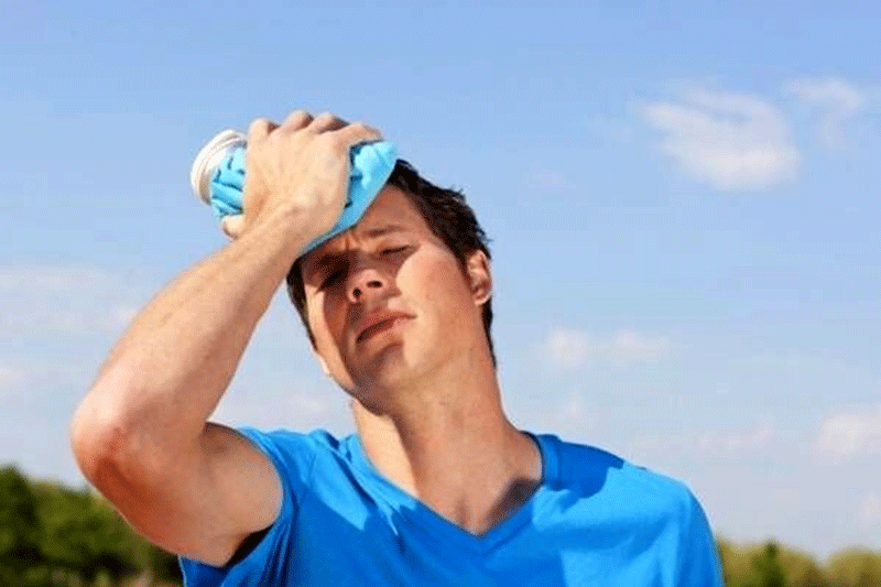 ۷ نشانه‌ای که به شما می‌گوید بدن‌تان به آب بیشتری نیاز دارد