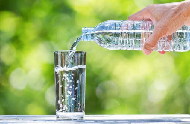 روزانه چقدر باید آب بخوریم؟/ مهمترین نشانه های کم آبی در بدن