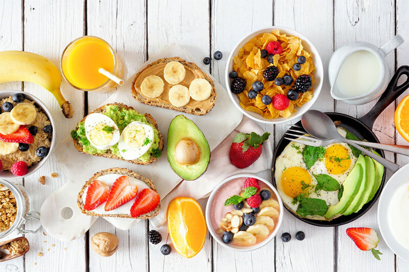 صبح خود را چگونه آغاز کنیم؟/ ۸ عادت صبحانه برای تقویت سلامت بدن