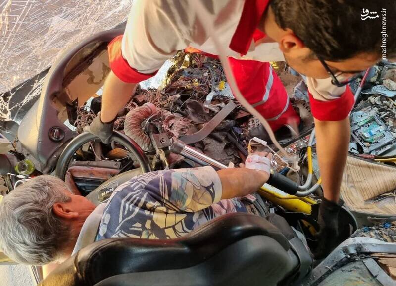 تصادف اتوبوس با تریلر در جاده اصفهان تهران/ عکس