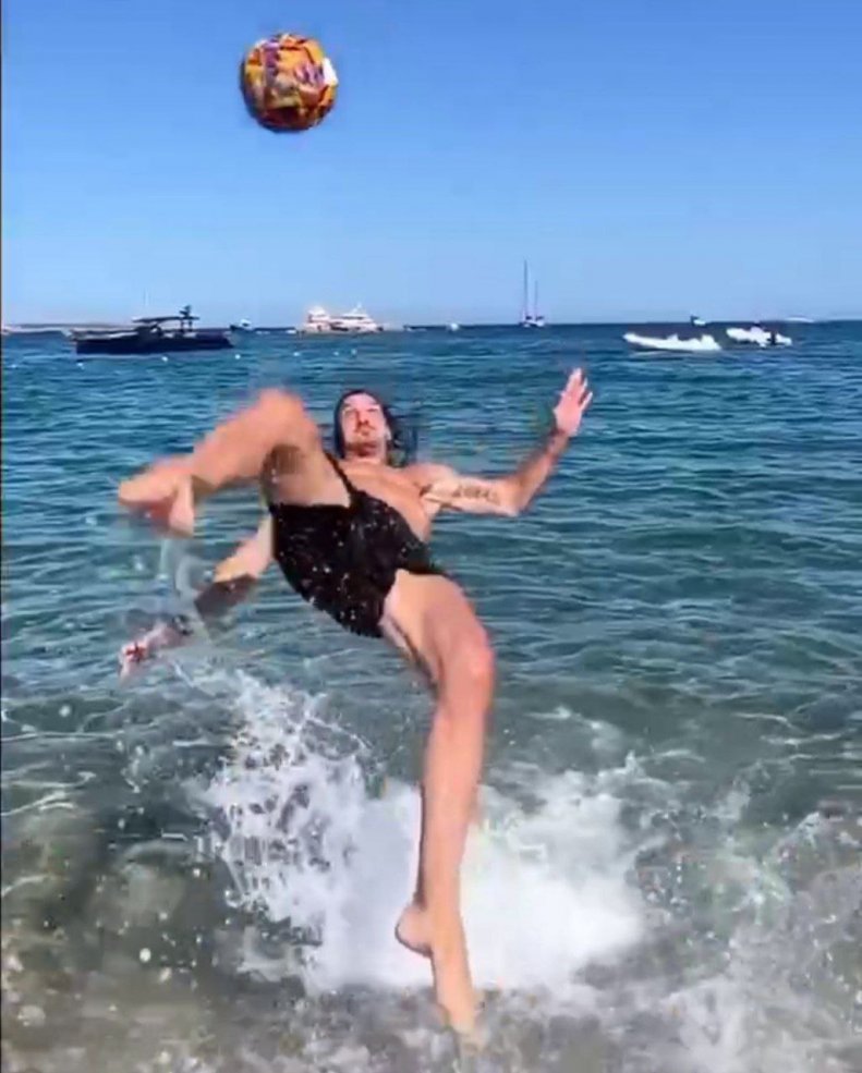 1902775