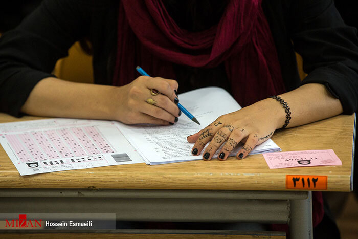 از « تتو » تا « سقف شیشه‌ای »؛ تصاویری جالب از هر دو کنکور سال ۱۴۰۲ / عکس