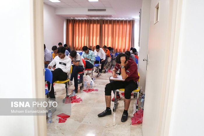 از « تتو » تا « سقف شیشه‌ای »؛ تصاویری جالب از هر دو کنکور سال ۱۴۰۲ / عکس