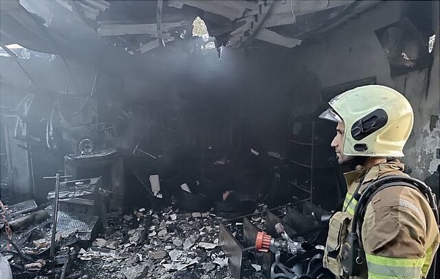 سوختن دو خودرو در آتش‌سوزی جنوب تهران/ عکس