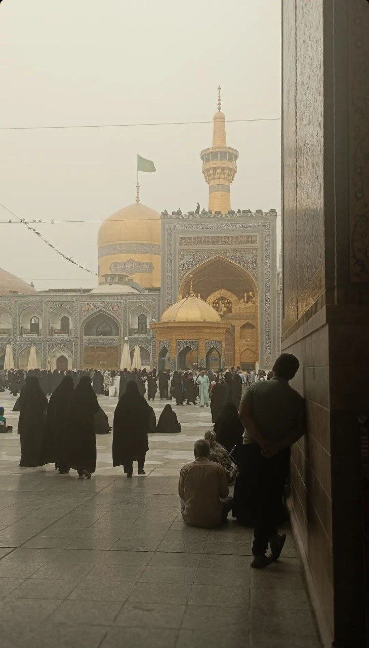 تصویر جالب از حرم امام رضا(ع) میان غبار امروز در مشهد/ عکس