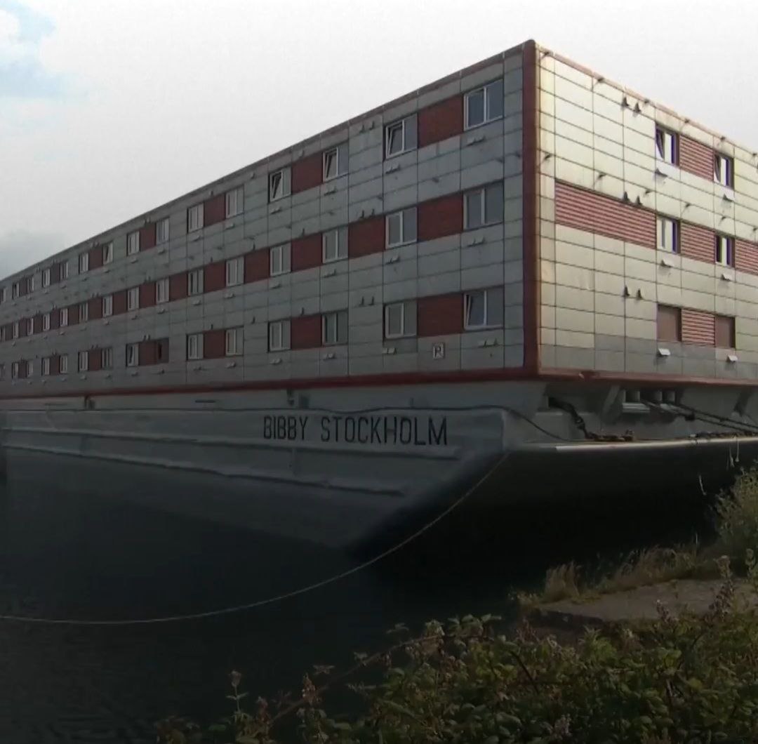 « زندان شناور » در بریتانیا؛ پناهجویان قرار است اینجا اقامت کنند/ عکس