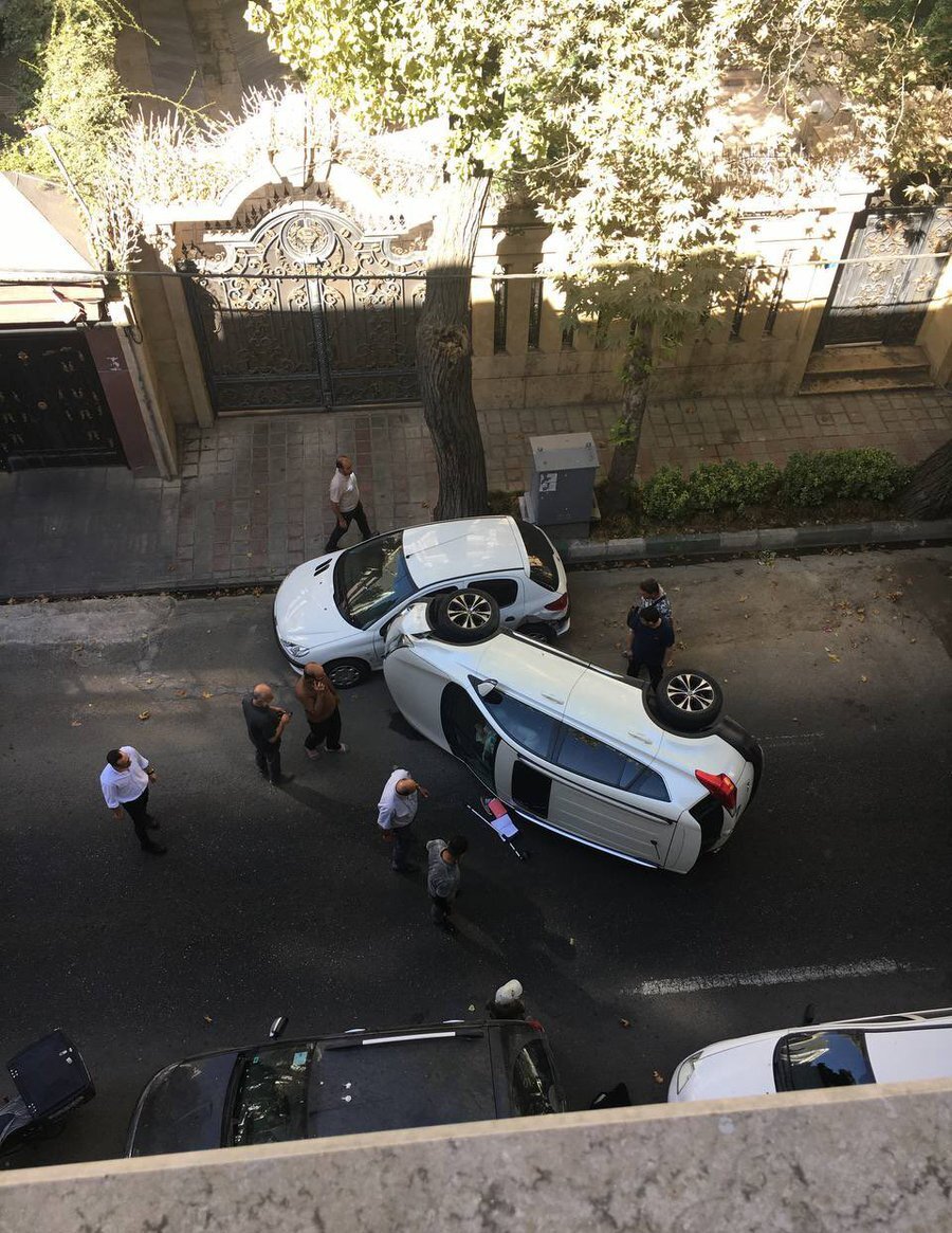 عکسی جدید از چپ کردن خودروی تویوتا در یک کوچه که خبرساز شد