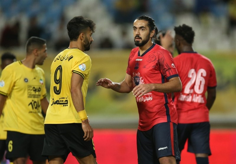 تیم فوتبال پرسپولیس , لیگ برتر فوتبال , تیم فوتبال ملوان بندرانزلی , تیم فوتبال سپاهان اصفهان , تیم فوتبال نساجی مازندران , 