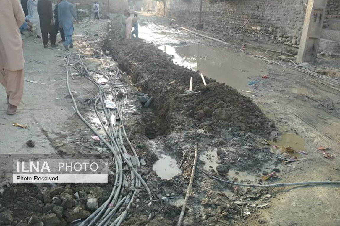 سرویس این مدرسه خودروی سوخت بود که آن هم واژگون شد/ وضعیت وخیم دانشآموزان