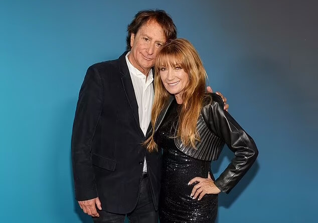 بازیگر سریال پزشک دهکده در ۷۲ سالگی عاشق شد/ عکس