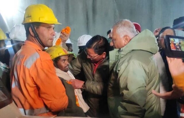 ریزش تونل در هند؛ نجات کارگران پس از ۱۷ روز تلاش نفس‌گیر/ عکس