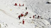آخرین خبر از سقوط بهمن در اشترانکوه/ پیکرهای ۵ کوهنورد هنوز در ارتفاعات است