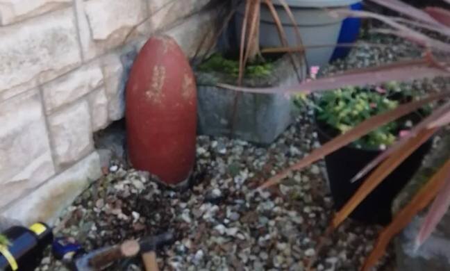 بمب تزئینی ۱۰۰ ساله، واقعی از آب درآمد/ عکس