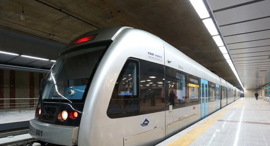 اتفاق عجیب و ترسناک در مشهد؛ نمایش آنلاین اطلاعات مسافران مترو در مانیتور ایستگاه/ عکس
