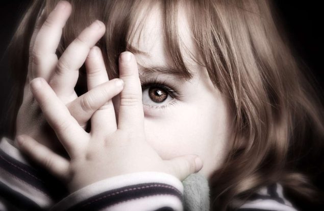 خجالتی یا درونگرایی؛ کودک‌تان درگیر کدام است؟