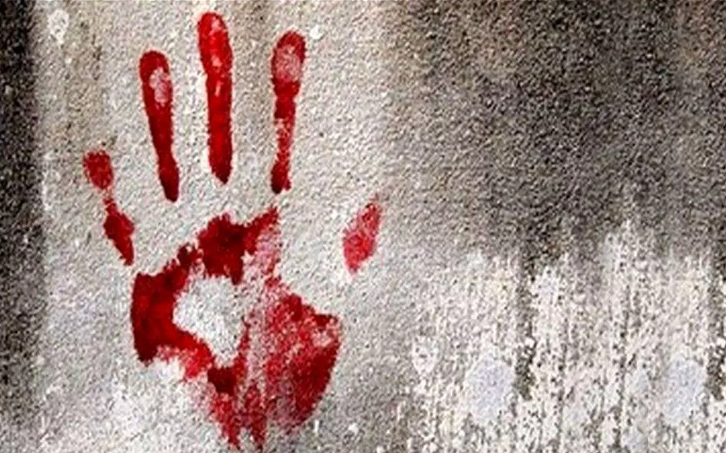 عکس رد دست خونی به دیوار
