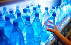 نوشیدن آب معدنی این بلا را سرتان می آورد