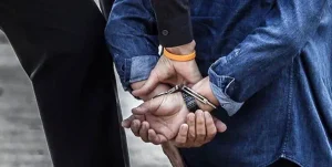 عکسی از دستگیری یک مجرم