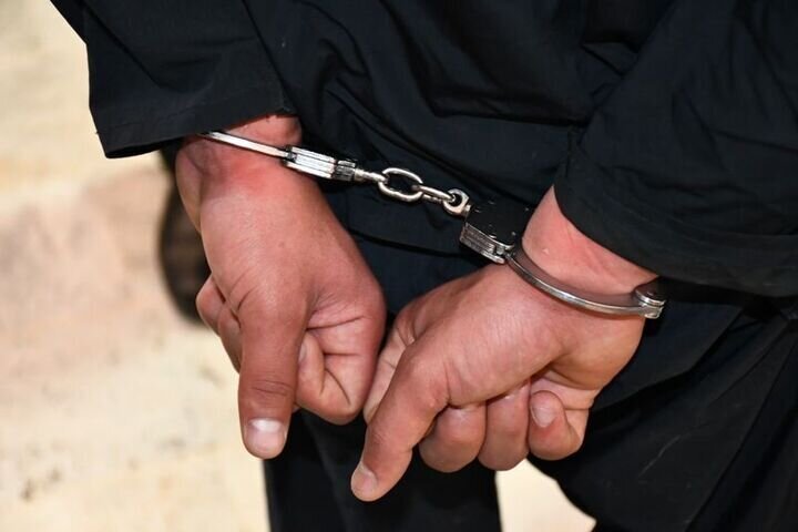 دستگیری مجرم با دستبند
