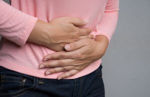 تسکین فوری نفخ با این ۷ نوشیدنی معجزه‌آسا