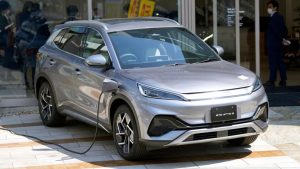 زن استرالیایی دستگاه دیالیز را هنگام قطع برق با خودروی الکتریکی شارژ کرد