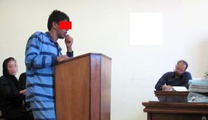 عکسی از متهم به قتل در جایگاه دادگاه
