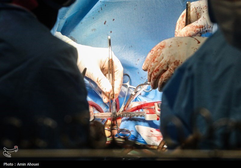 ماجرای پرواز یک قلب اهدایی از کرمان به تهران؛ نجات‌بخش کودک ۱۴ ساله/ عکس