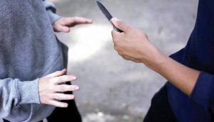 چاقوکشی در مدرسه پسرانه/ یک معلم و یک دانش‌آموز زخمی شدند