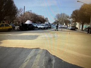  بیرون زدن کف از وسط خیابان در تبریز/ عکس