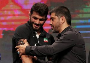علیرضا دبیر در کنار حسن یزدانی
