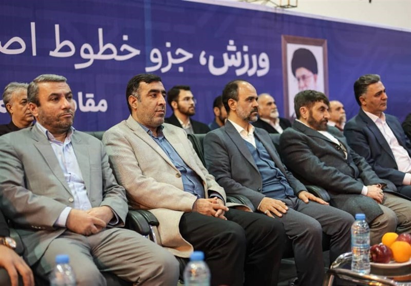 تصویری از گردهمایی مسئولان