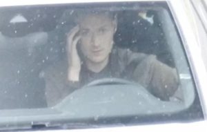 جنجال جریمه رانندگی به‌دلیل خاراندن سر/ عکس