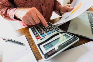 هشدار سنگین یک اقتصاددان درباره اقتصاد ۱۴۰۳/ این خطر اقتصاد ایران را تهدید میکند