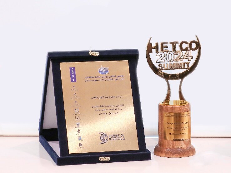 عکسی از تندیس هلدینگ دکا لجستیک
