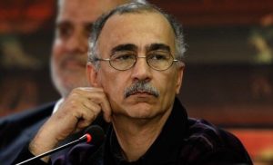 پرویز شیخ طادی با کراوات به افتتاحیه جشنواره فیلم فجر رفت