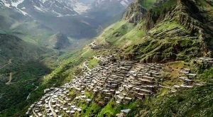 بررسی جاذبه‌های گردشگری غرب ایران