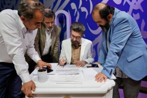 علی زارعان، تهیهکننده این مجموعه، در گفتوگویی با ایسنا درباره جزئیات فصل جدید اظهار داشت: «در فصل دوم، پخش برنامه با همکاری شبکه دو سیما انجام شد و این یک فرصت خوب برای ما بود. در این دو فصل توانستیم تجربیات خوبی در زمینه تنوع شاعران و شناسایی استعدادها کسب کنیم. در فصل سوم، هدف ما گسترش دامنه جغرافیایی است و قصد داریم از شاعران کشورهای دیگر، بهویژه تاجیکستان و ازبکستان، دعوت کنیم تا به گسترش زبان فارسی و قالبهای جدید شعر بپردازیم.» زارعان ادامه داد که ضبط فصل سوم «سرزمین شعر» از آبان ماه آغاز خواهد شد و در این فصل، شاعران مرتبط با شب یلدا به برنامه خواهند پیوست. همچنین امیرحسن مدرس مجری این فصل خواهد بود. آخرین قسمت از فصل دوم این برنامه، با اجرای امیرحسین مدرس، در تاریخ ۲۵ مهرماه از شبکه چهار پخش شد و در آن، برگزیدگان این فصل معرفی شدند. فصل دوم رقابت «سرزمین شعر» به تهیهکنندگی علی زارعان از ۱۷ شهریور هر شب ساعت ۲۱ از شبکه چهار و ساعت ۲۳:۱۵ از شبکه دو پخش میشد. تیم تولید «سرزمین شعر» این روزها مشغول پیشتولید فصل سوم برنامه است و بهزودی شاهد پخش آن خواهیم بود.