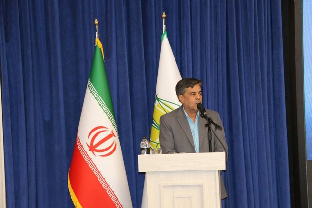 مدیرعامل کانون دفاتر خدمات الکترونیک قضایی، محمدرضا سلطانی، در گفتگو با خبرنگاران درباره نقش این دفاتر در تسهیل امور قضائی و افزایش خدمات به شهروندان گفت: دفاتر خدمات الکترونیک قضایی از بیش از یک دهه پیش به منظور بهبود فرآیندهای قضایی و تسهیل امور مراجعین تأسیس شده و نظرات مثبت کارشناسان و مردم نشان می‌دهد که این سیستم کارایی بالایی دارد. سلطانی اظهار داشت: با توجه به افزایش جمعیت و ترافیک شهری، روش‌های سنتی پاسخگوی نیازهای روزمره مردم نیست. دفاتر خدمات الکترونیک قضایی به کاهش سفرهای غیرضروری برای ثبت دعاوی و شکایات کمک شایانی کرده‌اند. وی به آغاز فرآیند مکانیزه‌سازی قوه قضائیه در اواخر دهه ۷۰ اشاره کرد و گفت: پس از تصویب قوانین مربوطه، دفاتر خدمات الکترونیک قضایی با هدف کاهش مراجعات حضوری، تسریع در روند دادرسی، و افزایش شفافیت در فرآیندهای قضائی راه‌اندازی شدند. مدیرعامل کانون دفاتر خدمات الکترونیک قضایی افزود: با تصویب نسخه جدید «آیین‌نامه اجرایی دفاتر و کانون خدمات الکترونیک قضایی» در تیرماه ۱۴۰۱، تلاش‌های بیشتری برای بهبود خدمات و افزایش رضایت‌مندی مردم صورت گرفته است. سلطانی همچنین به نقش وکلا در این دفاتر اشاره کرد و گفت که آن‌ها برای ارائه مشاوره حقوقی به‌صورت آزمایشی مستقر خواهند شد تا دسترسی شهروندان به خدمات حقوقی تسهیل شود.