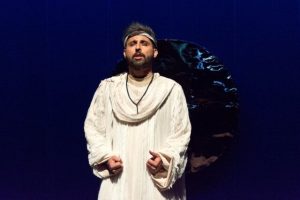 بزرگداشت کورش کبیر و نمایشی که بر صحنه رفت