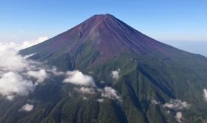 کوه فوجی ژاپن بدون برف در طول ۱۳۰ سال