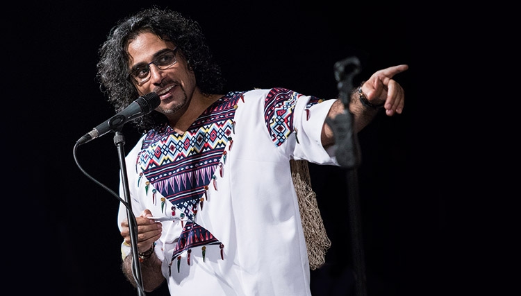 محسن شریفیان: من یک مزدور هستم که برای وطن می‌خوانم!