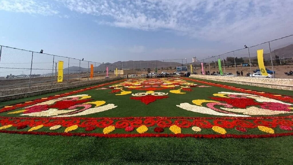 بزرگ‌ترین فرش سرگل آسیا در محلات پهن شد