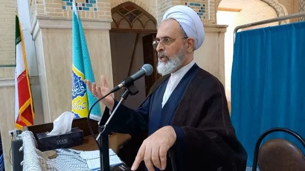 آیتالله اعرافی: کشور در برابر دسیسههای دشمنان ایستاده است