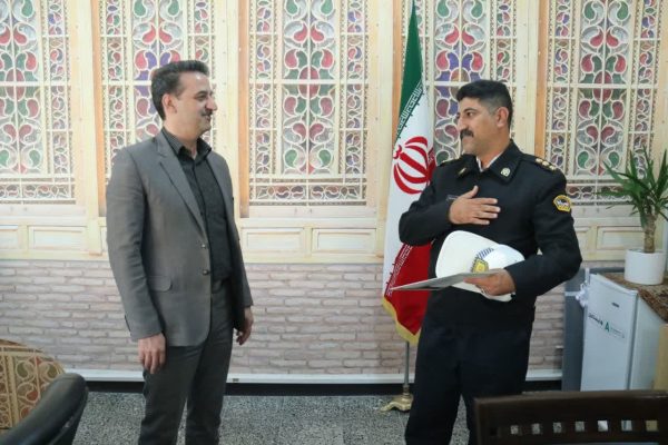 تقدیر از پلیس راه یزد بابت پاکسازی جاده پس از واژگونی نیسان