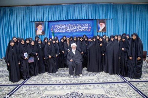 امام جمعه یزد: شناخت هدف زندگی مهمتر از سبک آن است