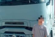 تخلفات تریلی سوخت‌بر در سمنان به کشف راننده ۱۲ ساله انجامیدتخلفات تریلی سوخت‌بر در سمنان به کشف راننده ۱۲ ساله انجامید
